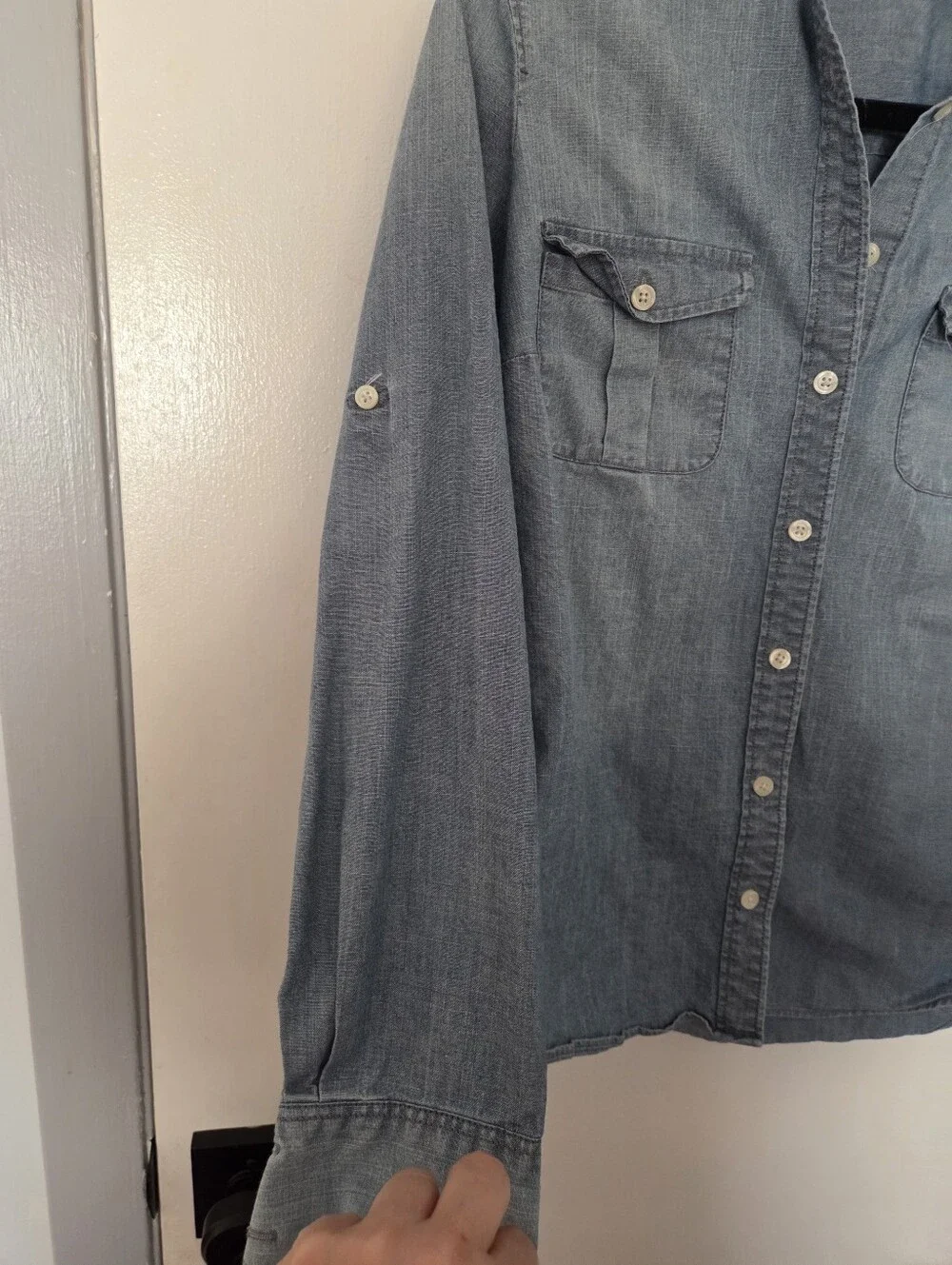 J.Crew The Perfect Shirt Light Wash Cotton Chambray Button Down Roll Tab Size 4